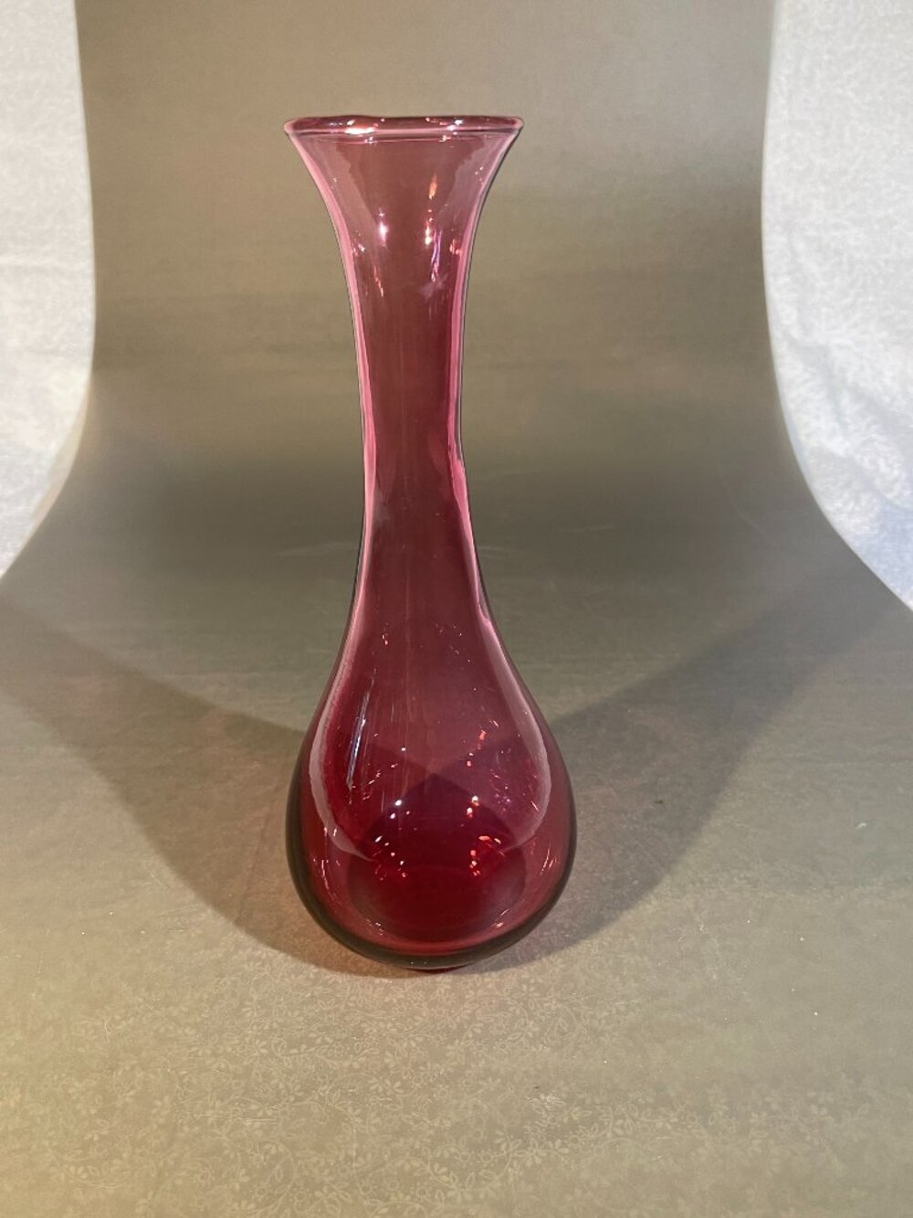 8" x 3.5' Rose colored Vase (851)